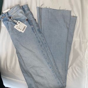 ZARA never been worn size 34 (2) high rise jeans. Wide leg.